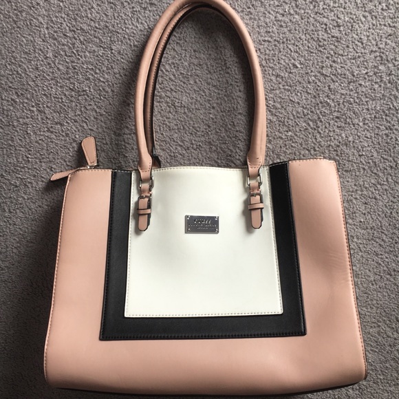Handbags - GUESS tote purse